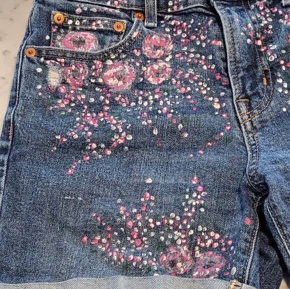 Handpainted boyfriend jeans shorts - Picture 2 of 4